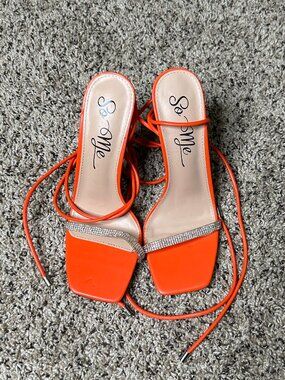 These orange heels feature long tie-up straps and a rhinestone band.  SIZE 7.5